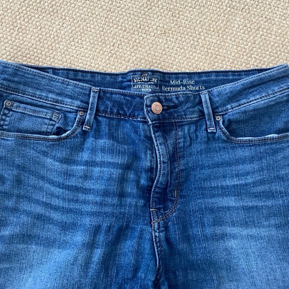 Levi's  Strauss Signature  Cuffed Whiskering  Mid Rise Jean  Bermuda Shorts 14 - Picture 3 of 8